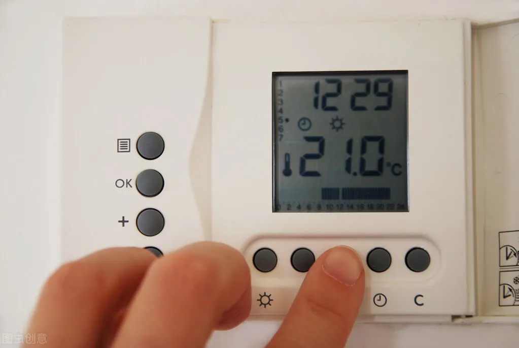 家庭采暖，該選水地暖還是電地暖呢？